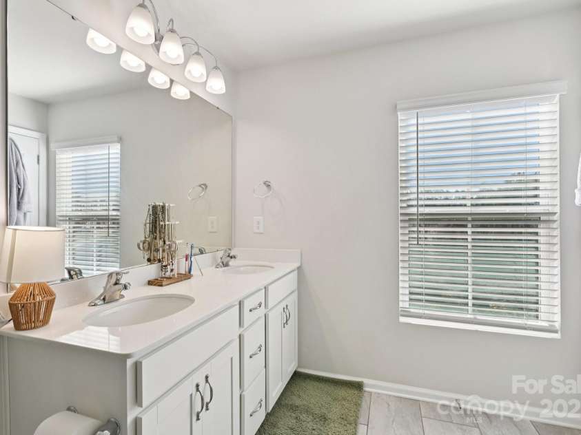 2932 Pirates Place, Charlotte, NC 28216.  MLS# CAR4322551, YatesRealty ID 19002. 