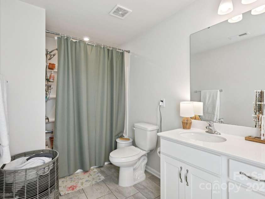 2932 Pirates Place, Charlotte, NC 28216.  MLS# CAR4322551, YatesRealty ID 19002. 