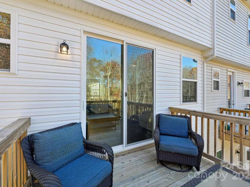 2932 Pirates Place, Charlotte, NC 28216.  MLS# CAR4322551, YatesRealty ID 19002. 