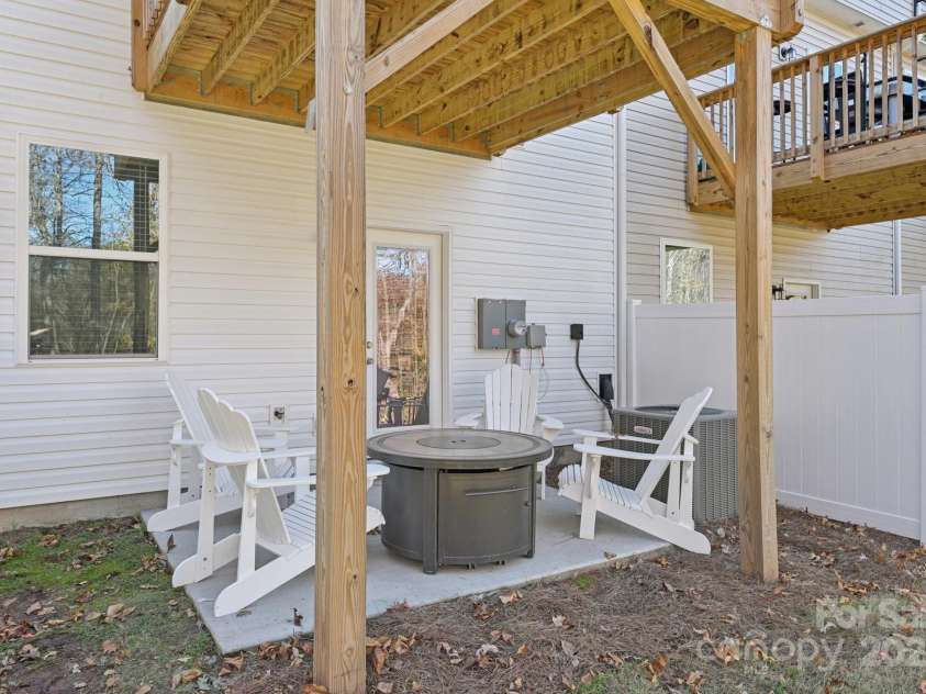2932 Pirates Place, Charlotte, NC 28216.  MLS# CAR4322551, YatesRealty ID 19002. 