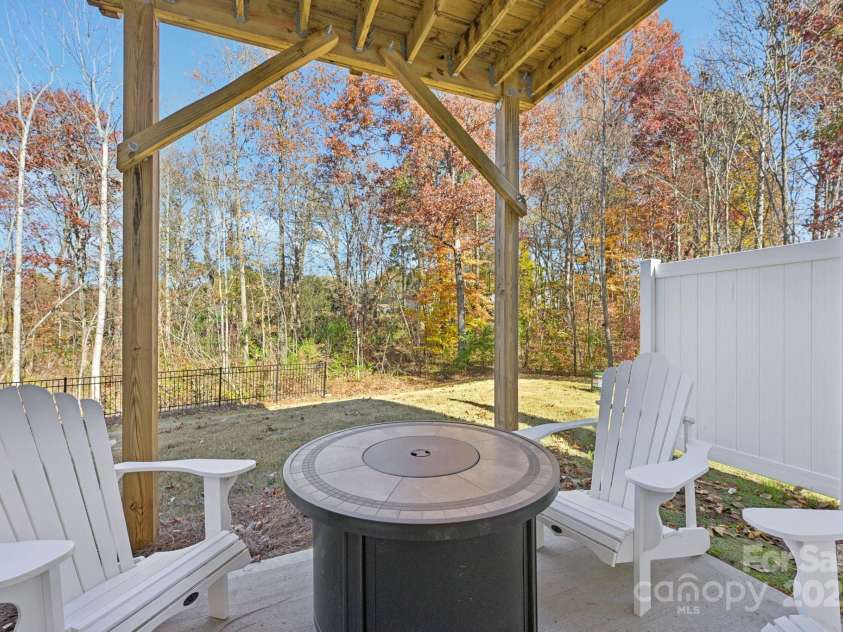 2932 Pirates Place, Charlotte, NC 28216.  MLS# CAR4322551, YatesRealty ID 19002. 