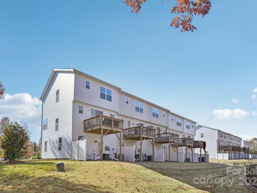 2932 Pirates Place, Charlotte, NC 28216.  MLS# CAR4322551, YatesRealty ID 19002. 