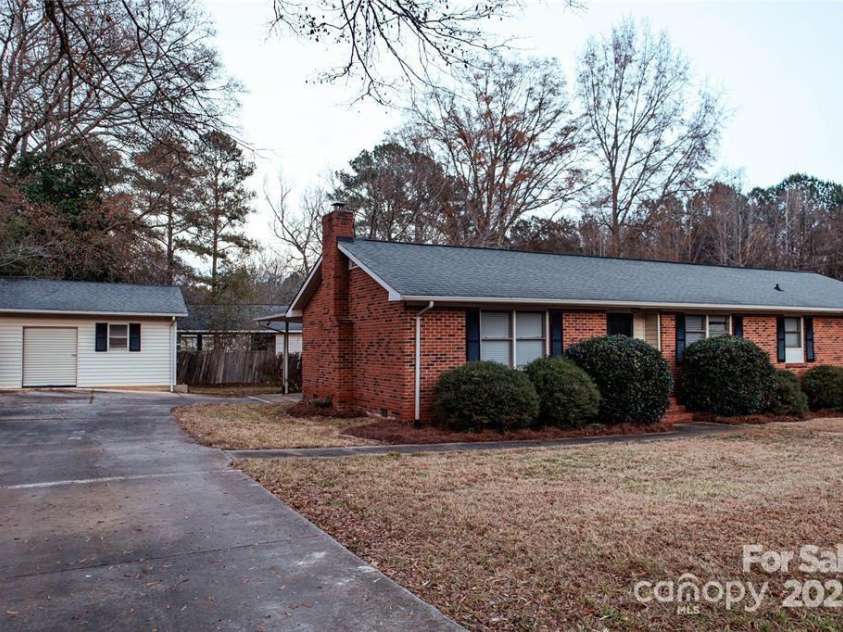 1708 Dogwood Lane, Lancaster, SC 29720.  MLS# CAR4257949, YatesRealty ID 19003. 
