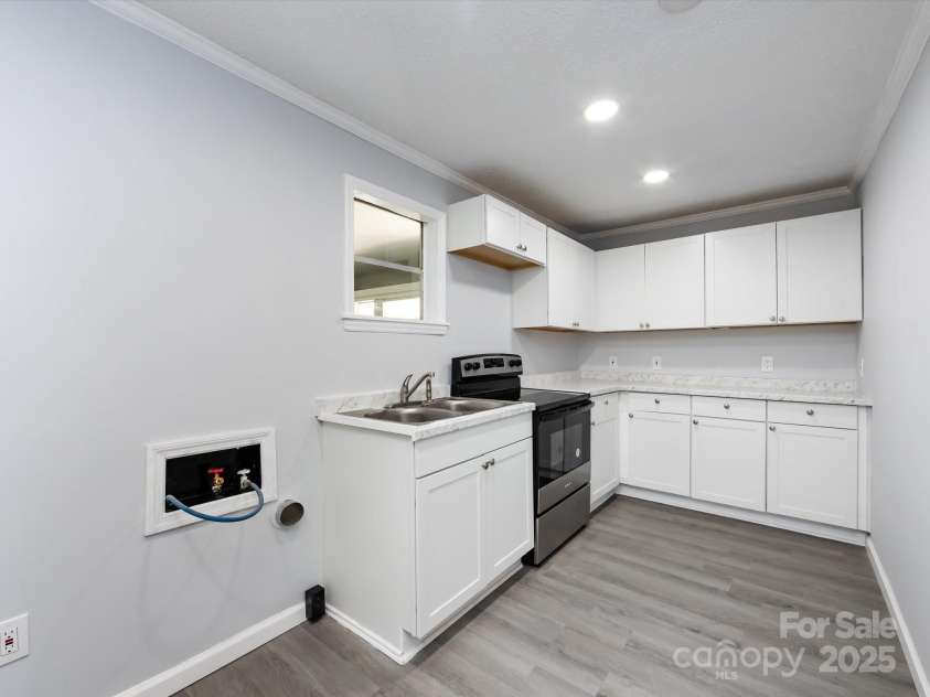 2730 Crescent Lane, Gastonia, NC 28052.  MLS# CAR4247959, YatesRealty ID 19004. 2nd Unit(B)- Kitchen