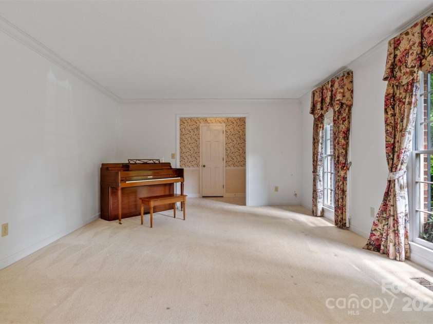 1940 12th Street, Hickory, NC 28601.  MLS# CAR4256350, YatesRealty ID 19005. 