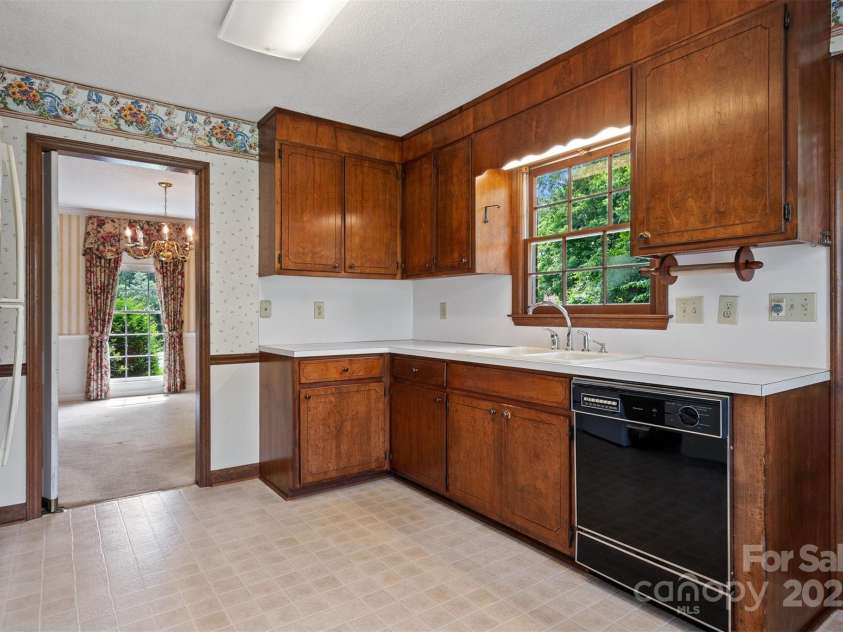 1940 12th Street, Hickory, NC 28601.  MLS# CAR4256350, YatesRealty ID 19005. 