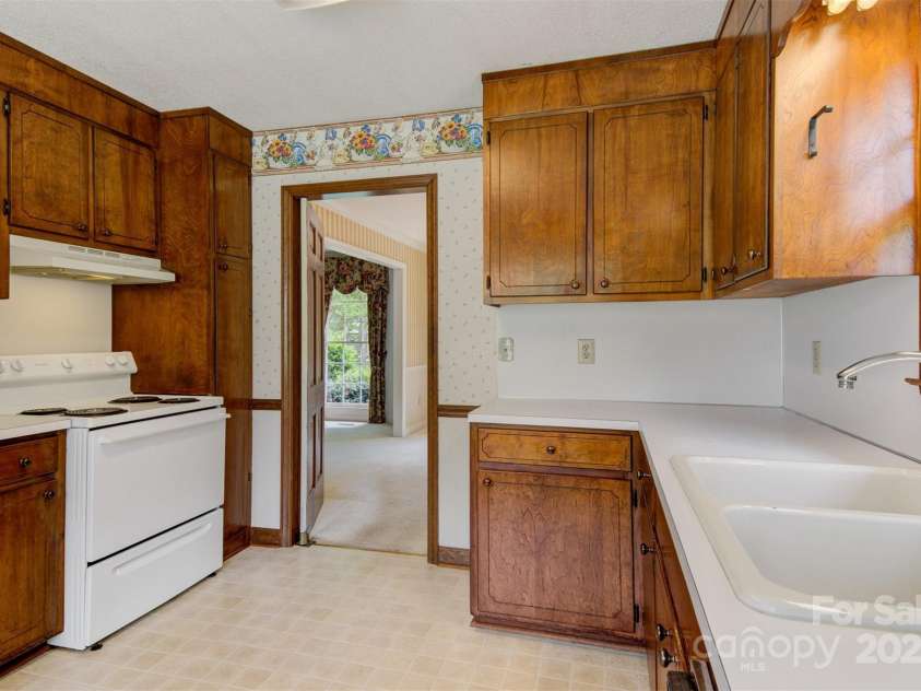 1940 12th Street, Hickory, NC 28601.  MLS# CAR4256350, YatesRealty ID 19005. 