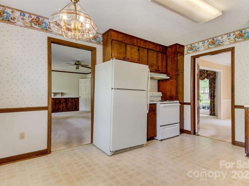 1940 12th Street, Hickory, NC 28601.  MLS# CAR4256350, YatesRealty ID 19005. 