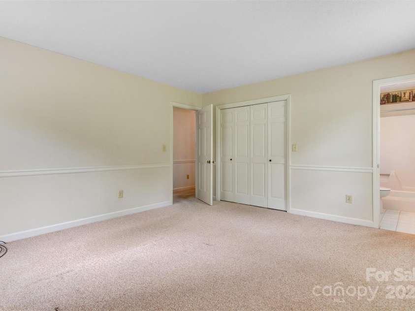 1940 12th Street, Hickory, NC 28601.  MLS# CAR4256350, YatesRealty ID 19005. 