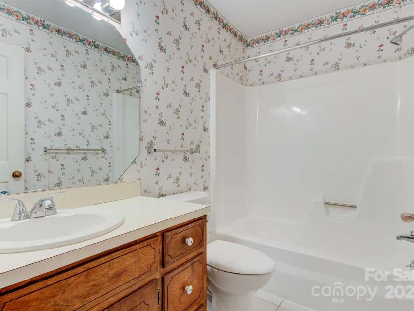 1940 12th Street, Hickory, NC 28601.  MLS# CAR4256350, YatesRealty ID 19005. 