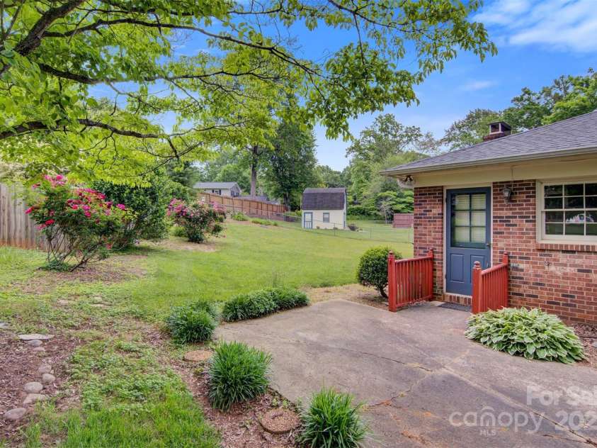 1940 12th Street, Hickory, NC 28601.  MLS# CAR4256350, YatesRealty ID 19005. 