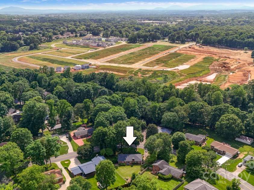 1940 12th Street, Hickory, NC 28601.  MLS# CAR4256350, YatesRealty ID 19005. 