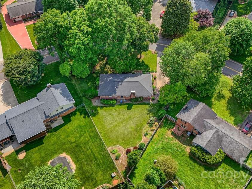 1940 12th Street, Hickory, NC 28601.  MLS# CAR4256350, YatesRealty ID 19005. 