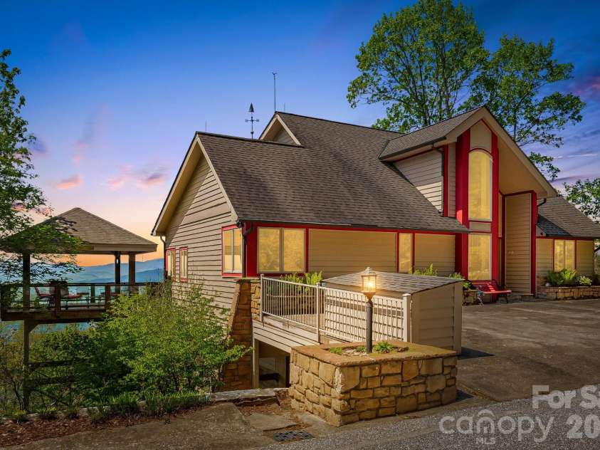 206 Twin Springs Road, Blowing Rock, NC 28605.  MLS# CAR4375929, YatesRealty ID 19005. 