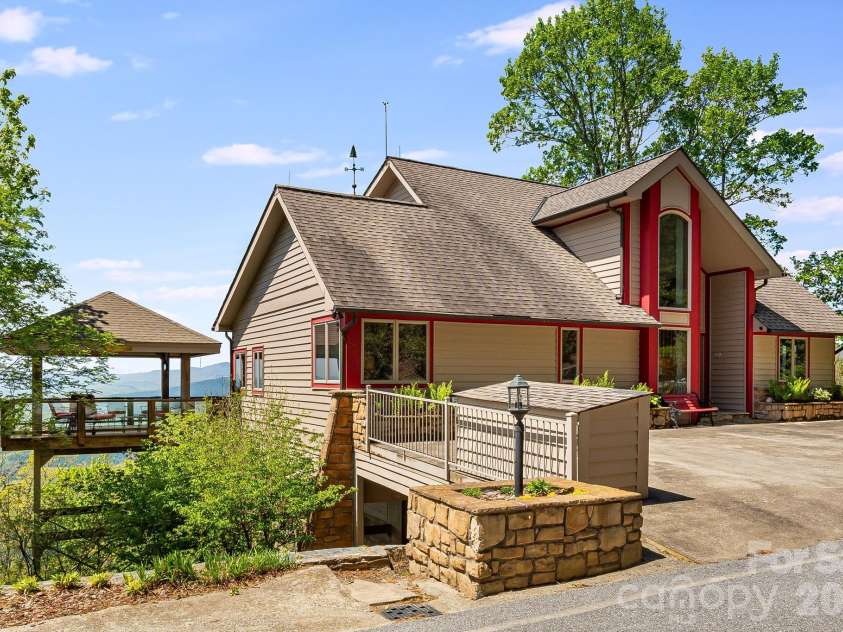 206 Twin Springs Road, Blowing Rock, NC 28605.  MLS# CAR4375929, YatesRealty ID 19005. 