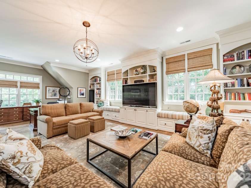 4001 Doves Roost Court, Charlotte, NC 28211.  MLS# CAR4266403, YatesRealty ID 19006. Bonus Room