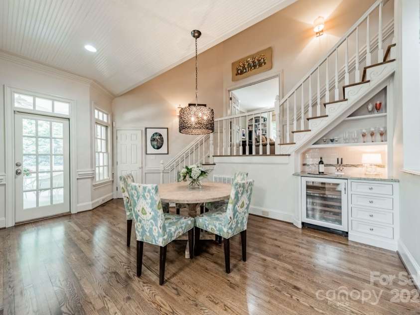 4001 Doves Roost Court, Charlotte, NC 28211.  MLS# CAR4266403, YatesRealty ID 19006. Breakfast Room