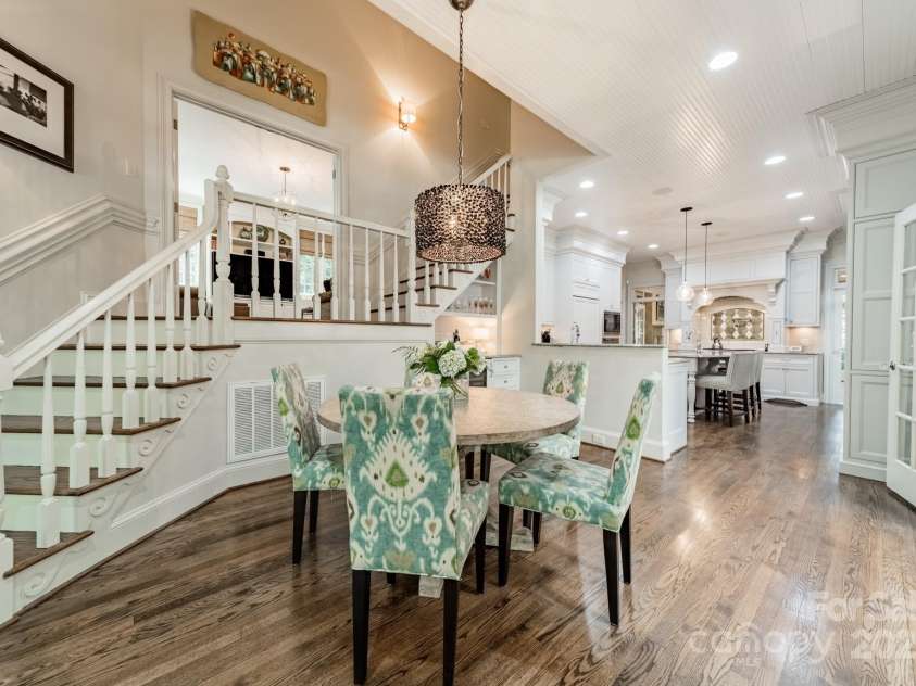 4001 Doves Roost Court, Charlotte, NC 28211.  MLS# CAR4266403, YatesRealty ID 19006. Breakfast Room