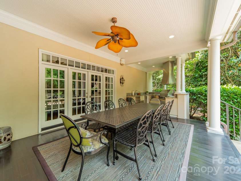 4001 Doves Roost Court, Charlotte, NC 28211.  MLS# CAR4266403, YatesRealty ID 19006. Dining Area on the Lanai