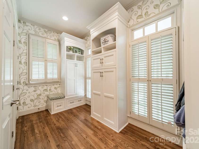 4001 Doves Roost Court, Charlotte, NC 28211.  MLS# CAR4266403, YatesRealty ID 19006. Drop Zone