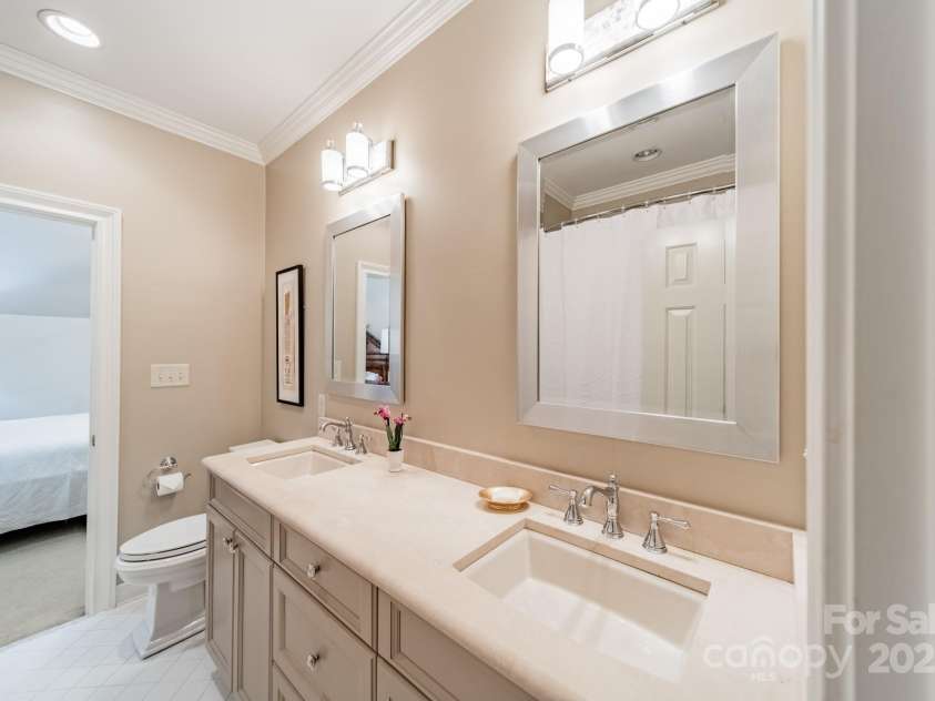 4001 Doves Roost Court, Charlotte, NC 28211.  MLS# CAR4266403, YatesRealty ID 19006. Ensuite Bath 2