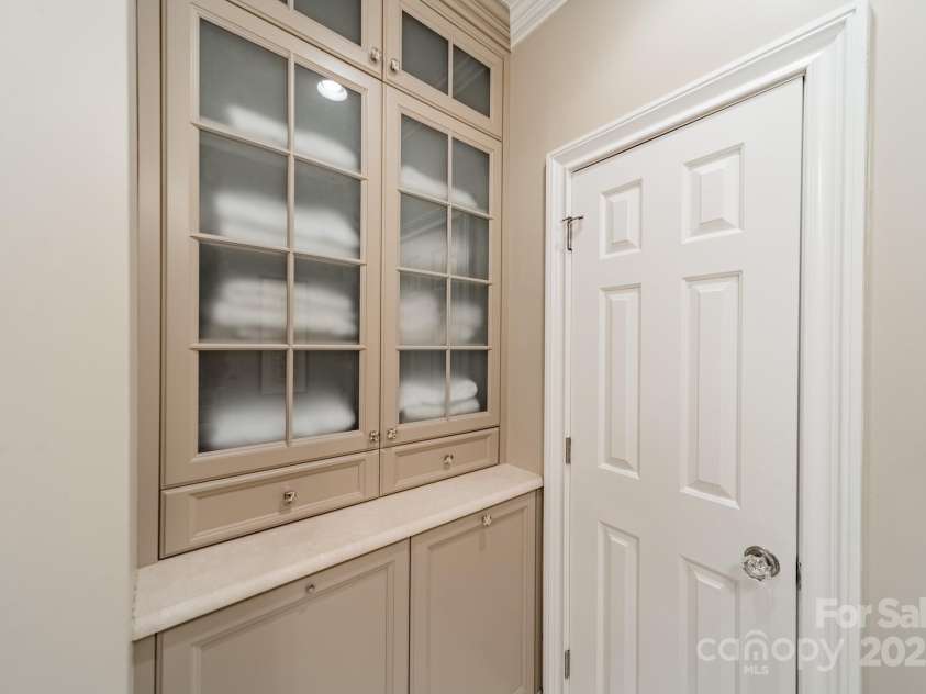 4001 Doves Roost Court, Charlotte, NC 28211.  MLS# CAR4266403, YatesRealty ID 19006. Ensuite Bath 2