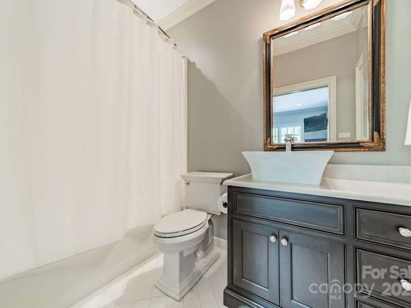4001 Doves Roost Court, Charlotte, NC 28211.  MLS# CAR4266403, YatesRealty ID 19006. Ensuite Bath 3