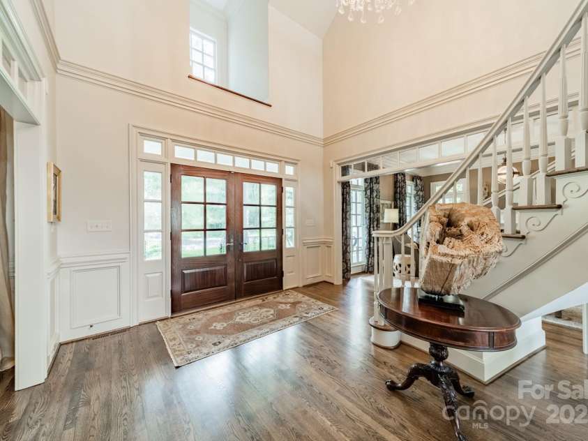 4001 Doves Roost Court, Charlotte, NC 28211.  MLS# CAR4266403, YatesRealty ID 19006. Foyer