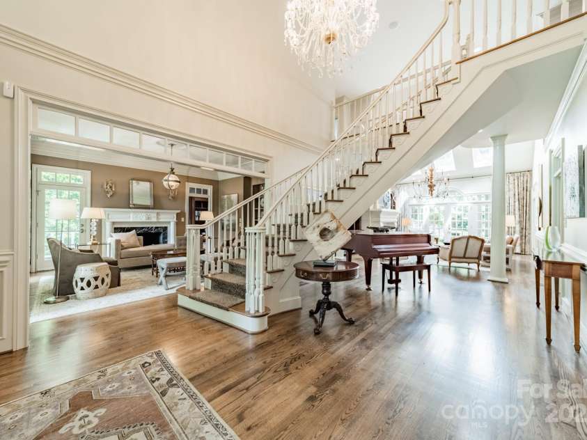 4001 Doves Roost Court, Charlotte, NC 28211.  MLS# CAR4266403, YatesRealty ID 19006. Foyer