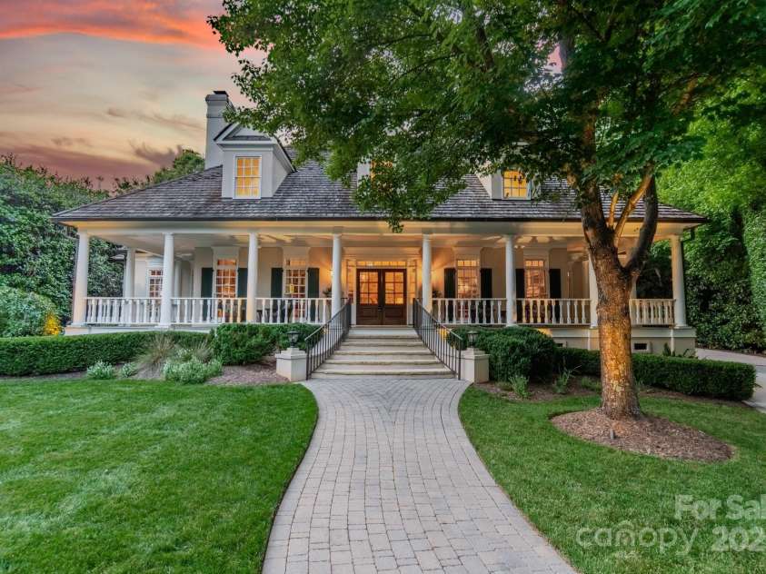 4001 Doves Roost Court, Charlotte, NC 28211.  MLS# CAR4266403, YatesRealty ID 19006. Front Entry