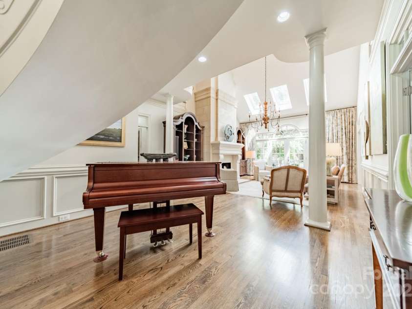 4001 Doves Roost Court, Charlotte, NC 28211.  MLS# CAR4266403, YatesRealty ID 19006. Great Room