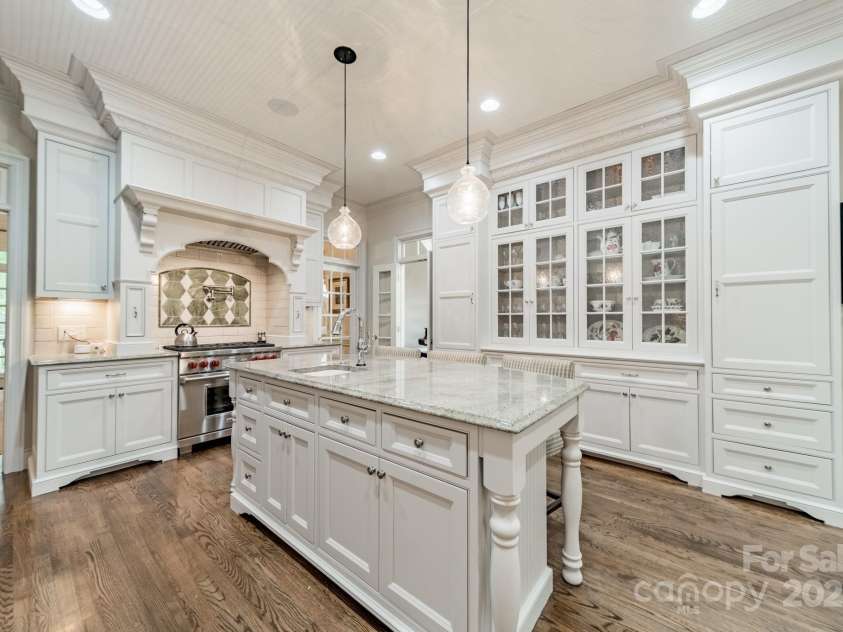 4001 Doves Roost Court, Charlotte, NC 28211.  MLS# CAR4266403, YatesRealty ID 19006. Kitchen