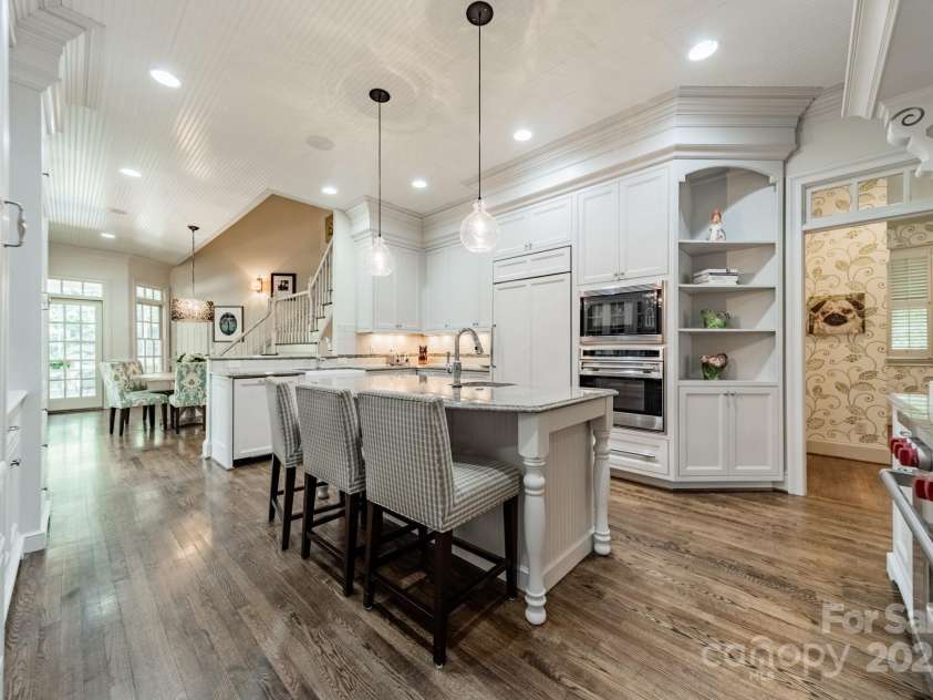 4001 Doves Roost Court, Charlotte, NC 28211.  MLS# CAR4266403, YatesRealty ID 19006. Kitchen