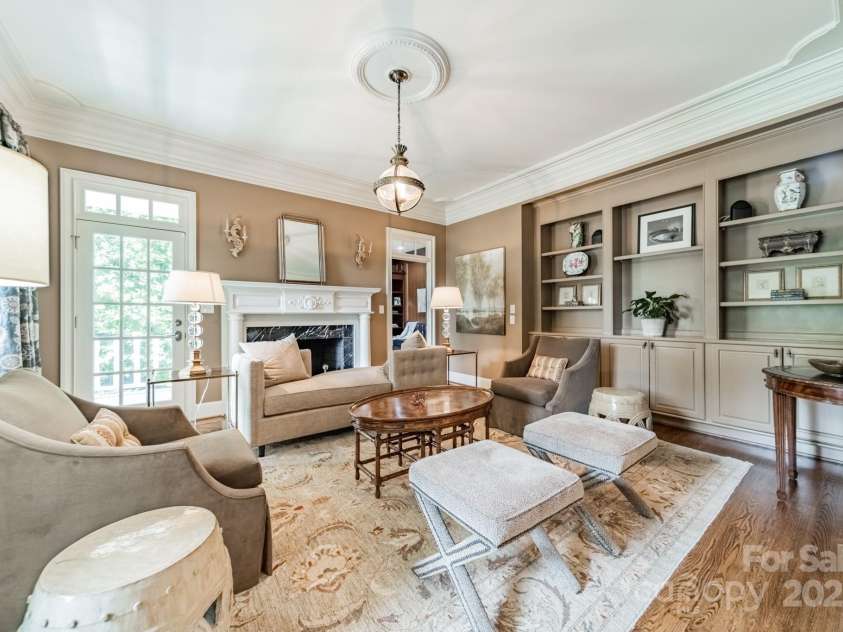 4001 Doves Roost Court, Charlotte, NC 28211.  MLS# CAR4266403, YatesRealty ID 19006. Living Room
