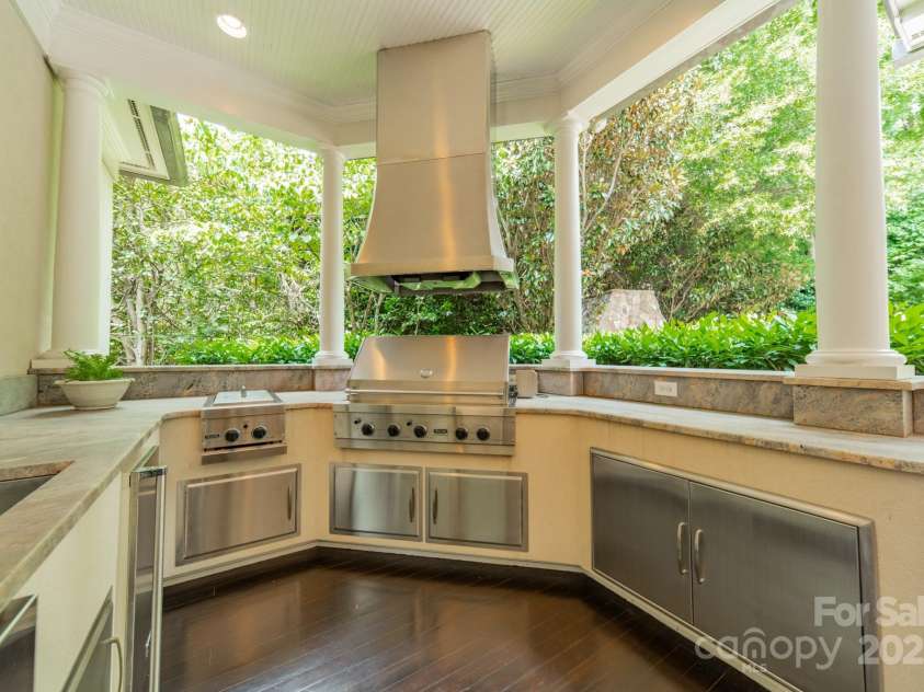 4001 Doves Roost Court, Charlotte, NC 28211.  MLS# CAR4266403, YatesRealty ID 19006. Outdoor Kitchen