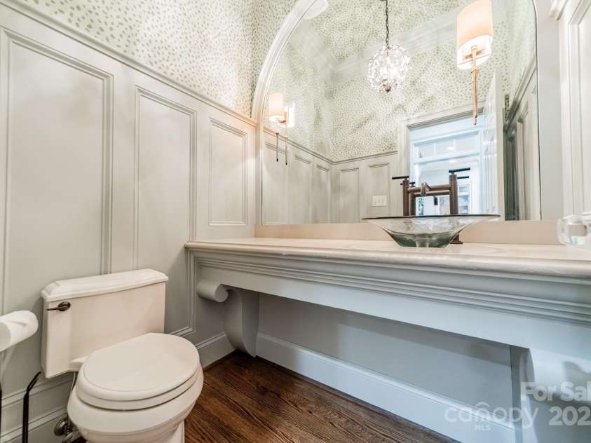 4001 Doves Roost Court, Charlotte, NC 28211.  MLS# CAR4266403, YatesRealty ID 19006. Powder Room