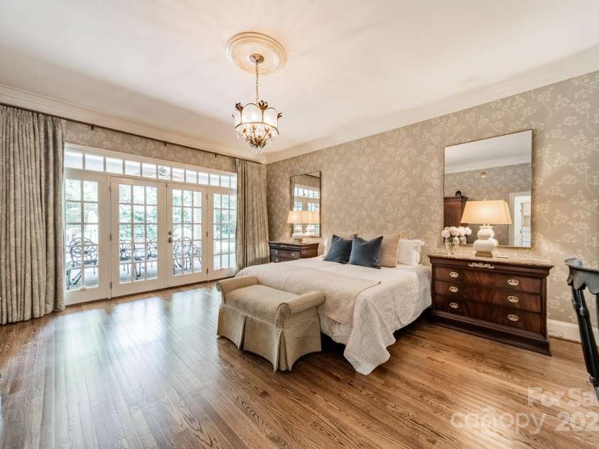 4001 Doves Roost Court, Charlotte, NC 28211.  MLS# CAR4266403, YatesRealty ID 19006. Primary Suite