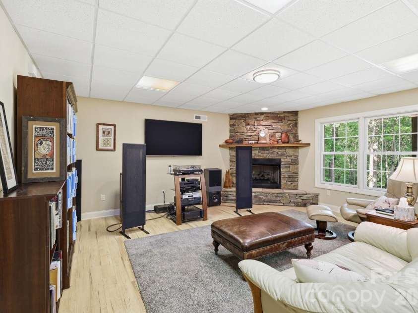 89 Dallas Drive, Hendersonville, NC 28739.  MLS# CAR4374123, YatesRealty ID 19007. 