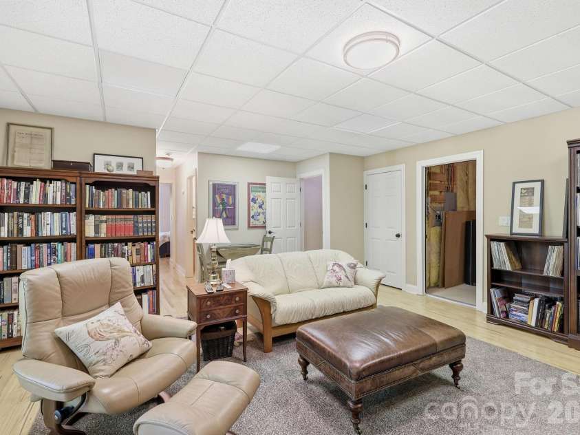 89 Dallas Drive, Hendersonville, NC 28739.  MLS# CAR4374123, YatesRealty ID 19007. 