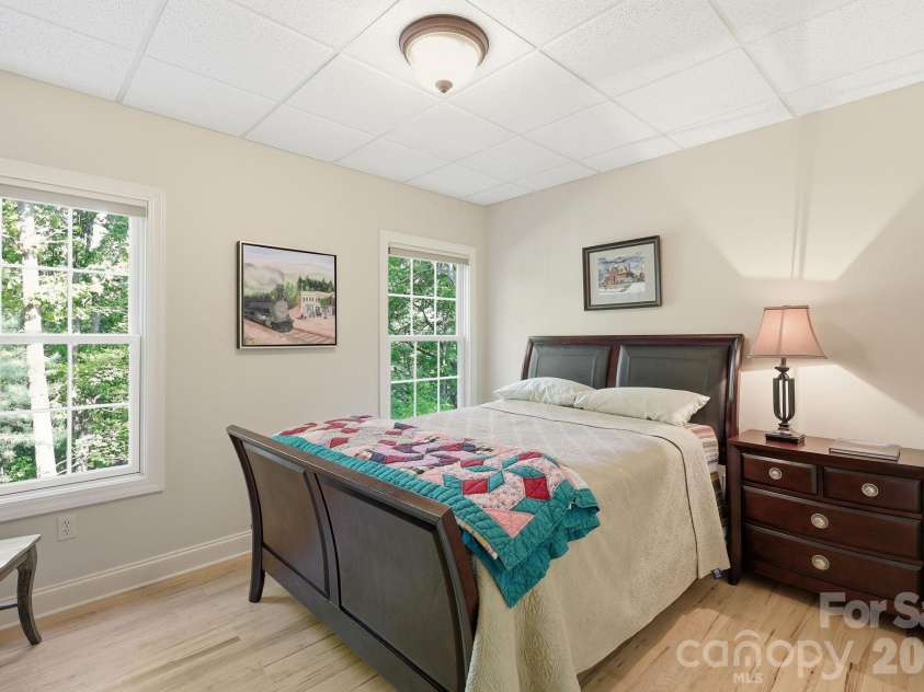 89 Dallas Drive, Hendersonville, NC 28739.  MLS# CAR4374123, YatesRealty ID 19007. 