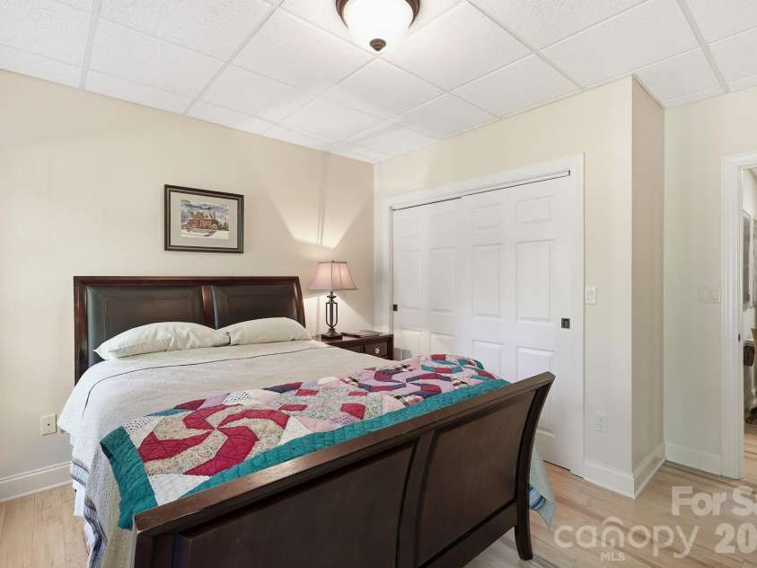89 Dallas Drive, Hendersonville, NC 28739.  MLS# CAR4374123, YatesRealty ID 19007. 
