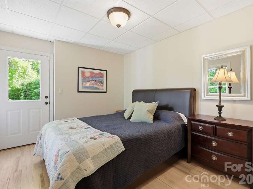 89 Dallas Drive, Hendersonville, NC 28739.  MLS# CAR4374123, YatesRealty ID 19007. 