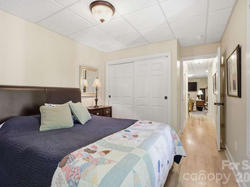 89 Dallas Drive, Hendersonville, NC 28739.  MLS# CAR4374123, YatesRealty ID 19007. 