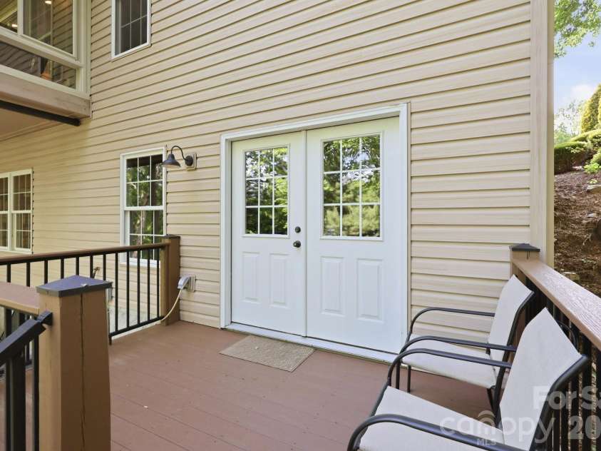 89 Dallas Drive, Hendersonville, NC 28739.  MLS# CAR4374123, YatesRealty ID 19007. 
