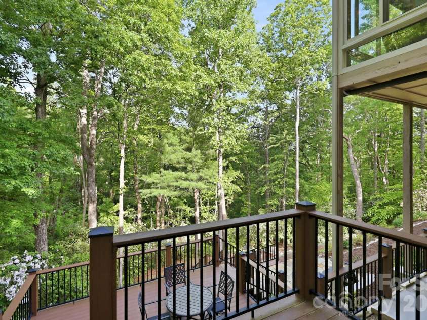 89 Dallas Drive, Hendersonville, NC 28739.  MLS# CAR4374123, YatesRealty ID 19007. 