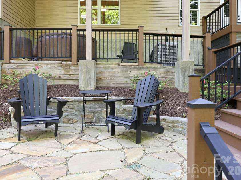 89 Dallas Drive, Hendersonville, NC 28739.  MLS# CAR4374123, YatesRealty ID 19007. 