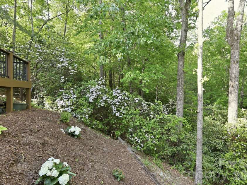 89 Dallas Drive, Hendersonville, NC 28739.  MLS# CAR4374123, YatesRealty ID 19007. 