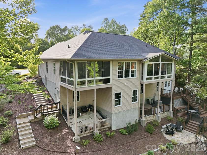 89 Dallas Drive, Hendersonville, NC 28739.  MLS# CAR4374123, YatesRealty ID 19007. 