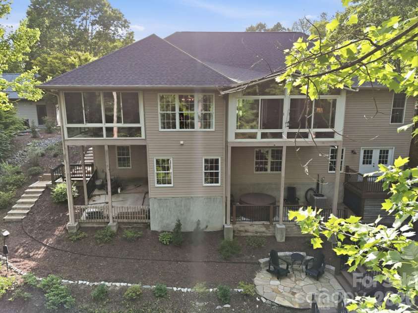 89 Dallas Drive, Hendersonville, NC 28739.  MLS# CAR4374123, YatesRealty ID 19007. 
