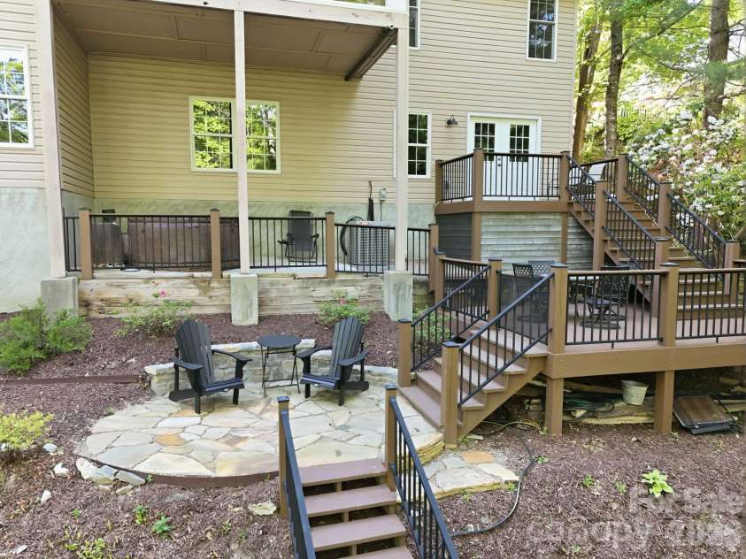 89 Dallas Drive, Hendersonville, NC 28739.  MLS# CAR4374123, YatesRealty ID 19007. 